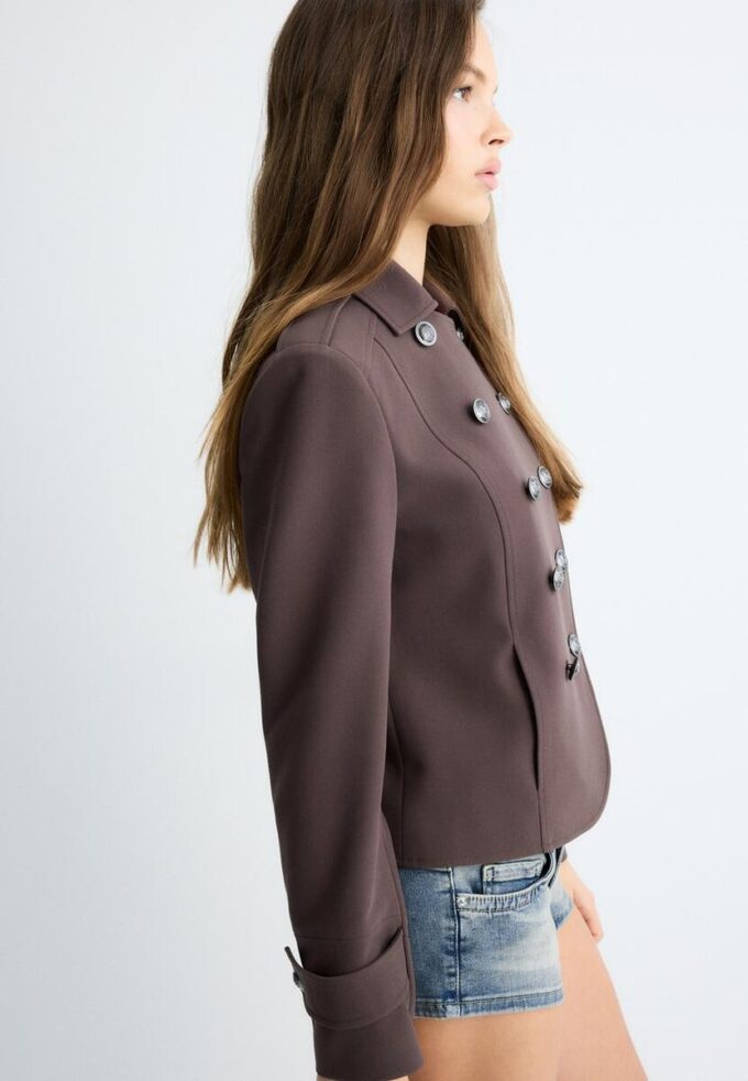 Blazer con bottoni incisi