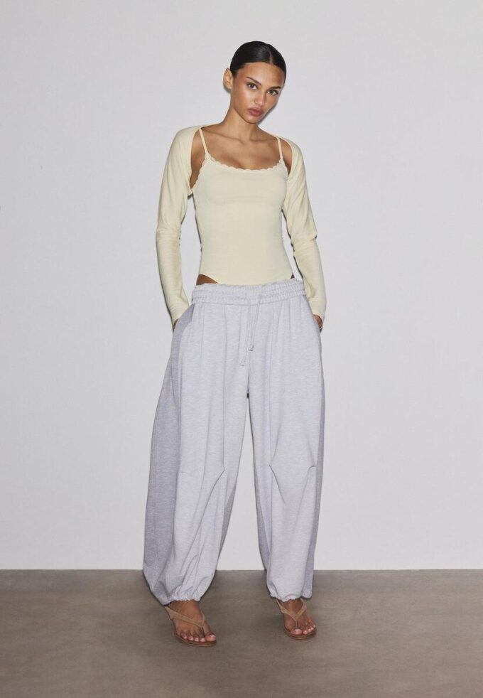 Body con dettagli in pizzo biondo Body con dettagli in pizzo biondo