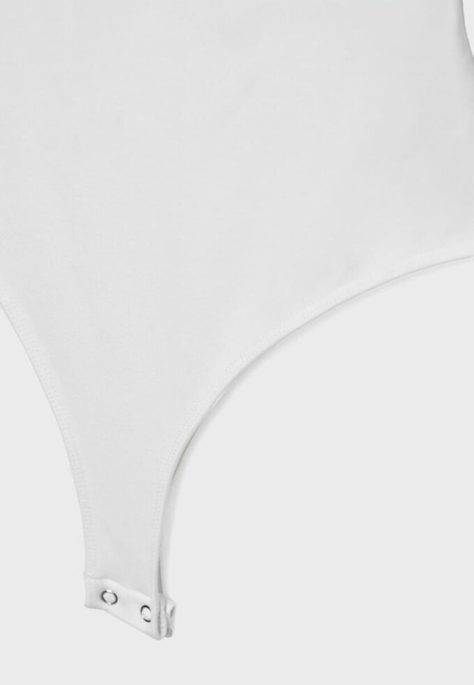 Body con spalline e scollo a V Body con spalline e scollo a V