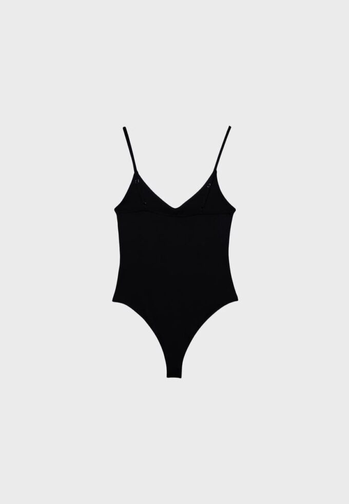 Body con spalline e scollo a V Body con spalline e scollo a V