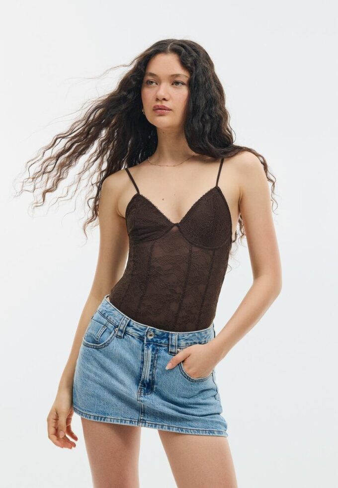 Body in pizzo con spalline Body in pizzo con spalline