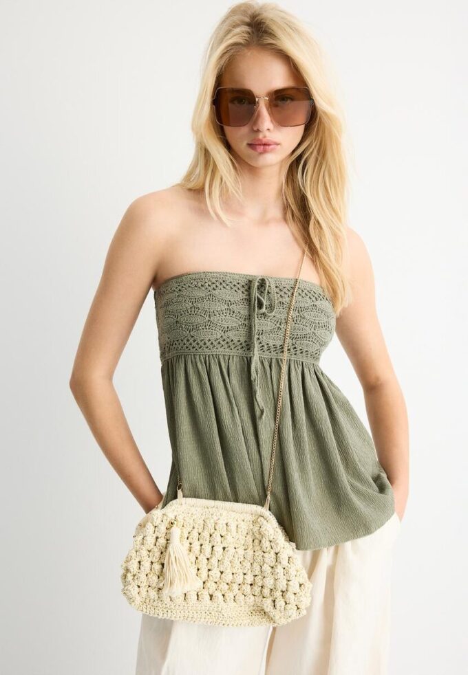 Borsa a secchiello all’uncinetto con filo metallico Borsa a secchiello all’uncinetto con filo metallico