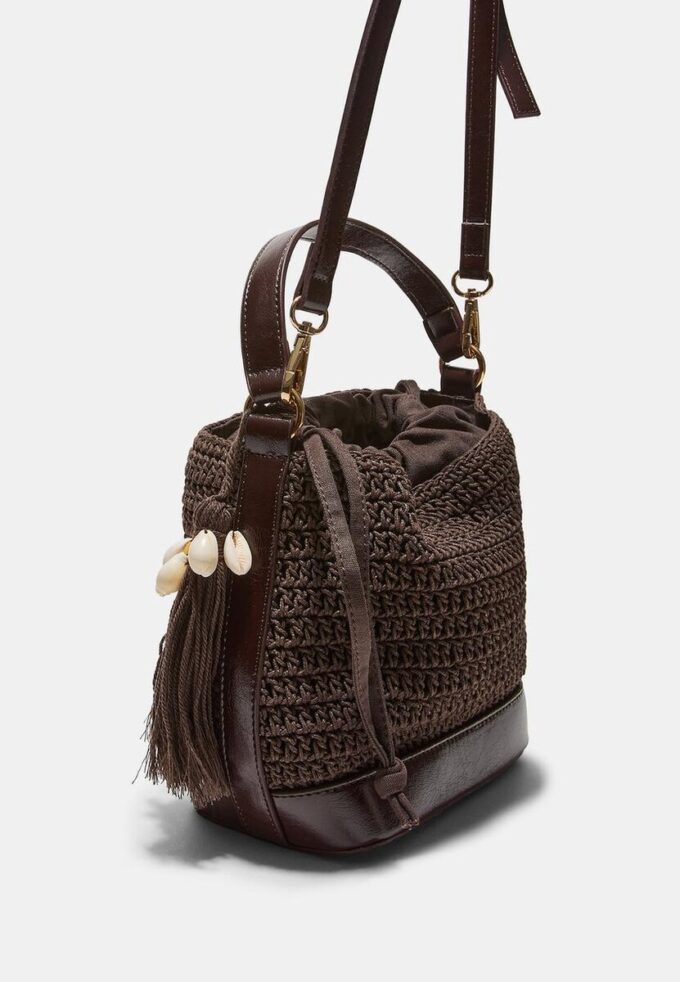 Borsa a secchiello combinata all’uncinetto Borsa a secchiello combinata all’uncinetto