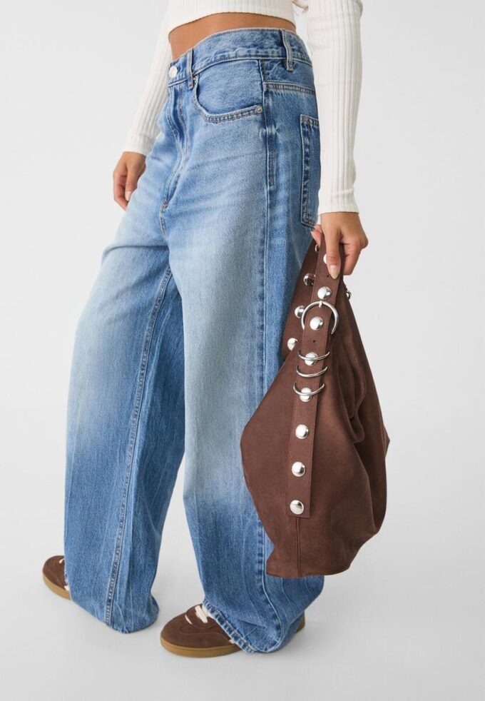 Borsa a secchiello in ecopelle scamosciata con dettaglio tracolla