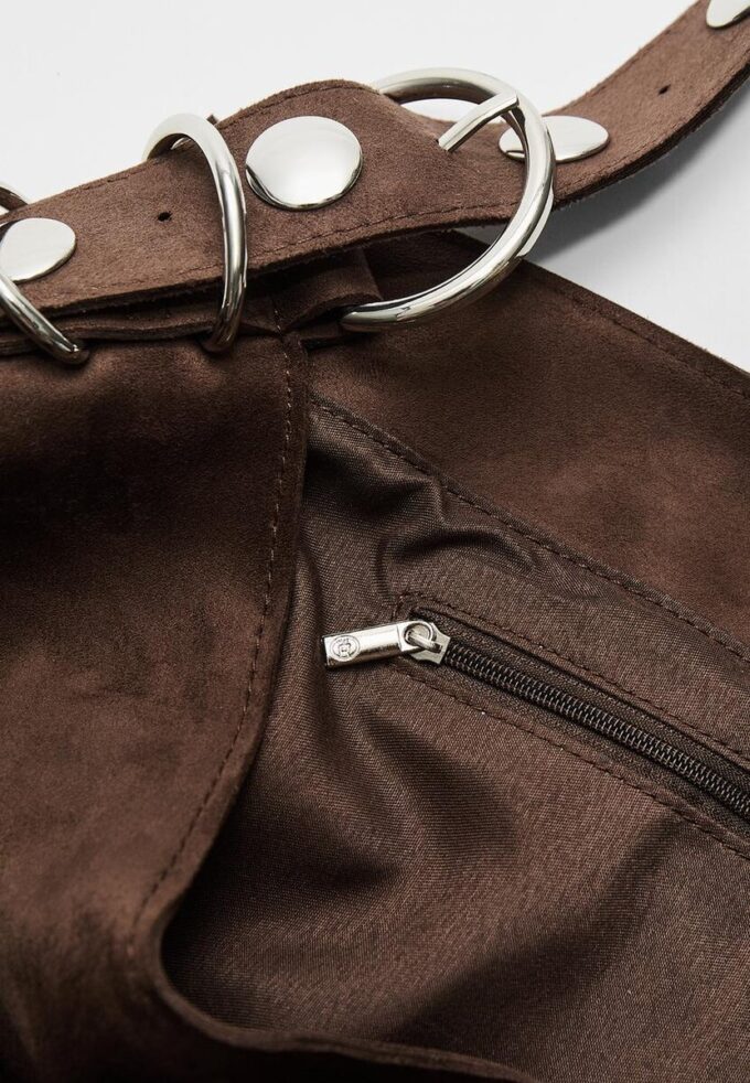 Borsa a secchiello in ecopelle scamosciata con dettaglio tracolla