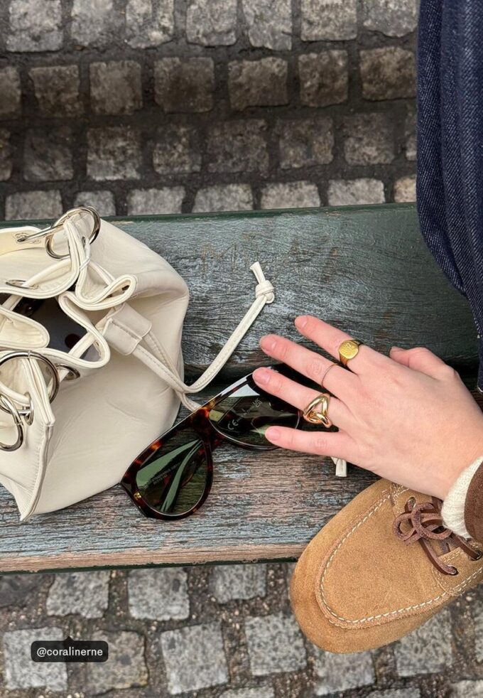 Borsa a secchiello rigida con occhielli