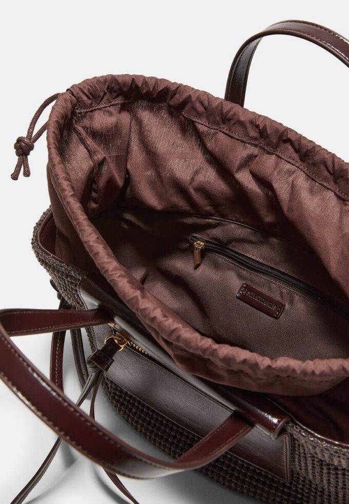 Borsa a tracolla a forma di cestino con effetto all’uncinetto