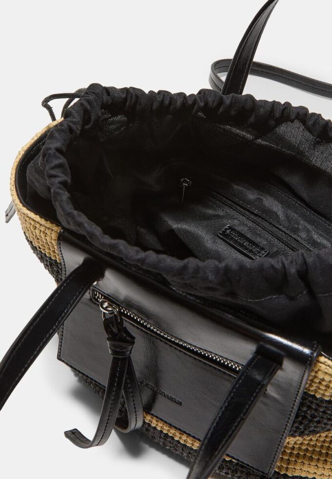 Borsa a tracolla a forma di cestino con effetto all’uncinetto