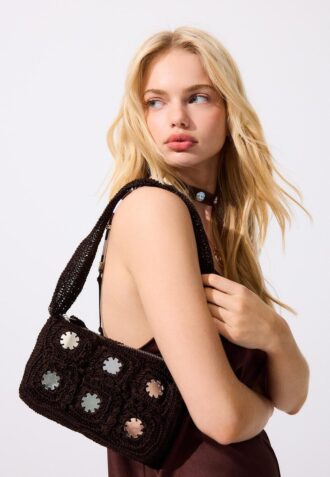 Borsa a tracolla all’uncinetto con specchietti