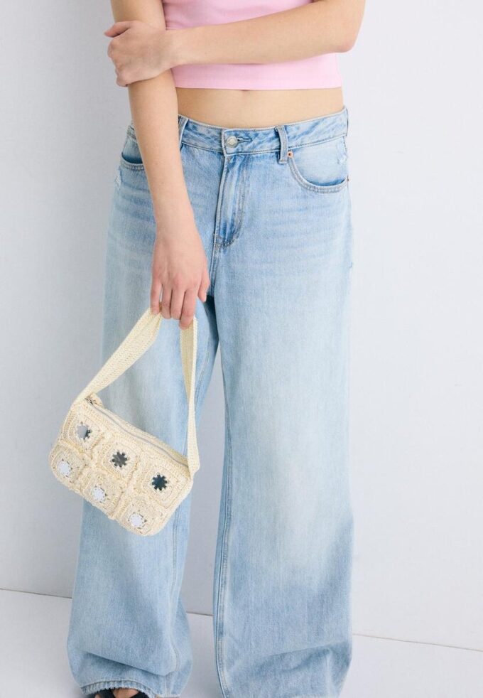 Borsa a tracolla all’uncinetto con specchietti