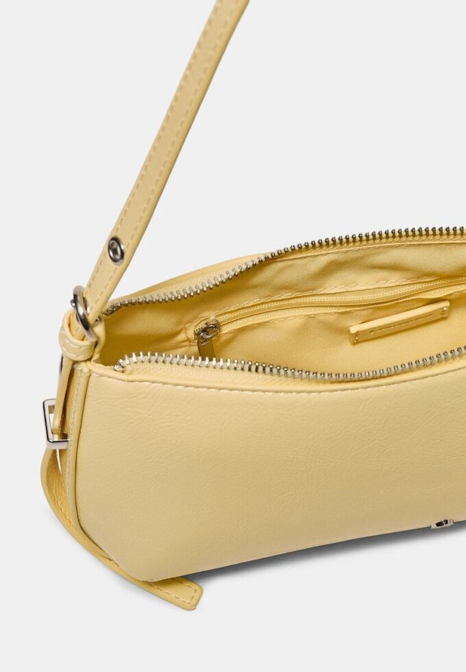 Borsa a tracolla allungata con occhielli