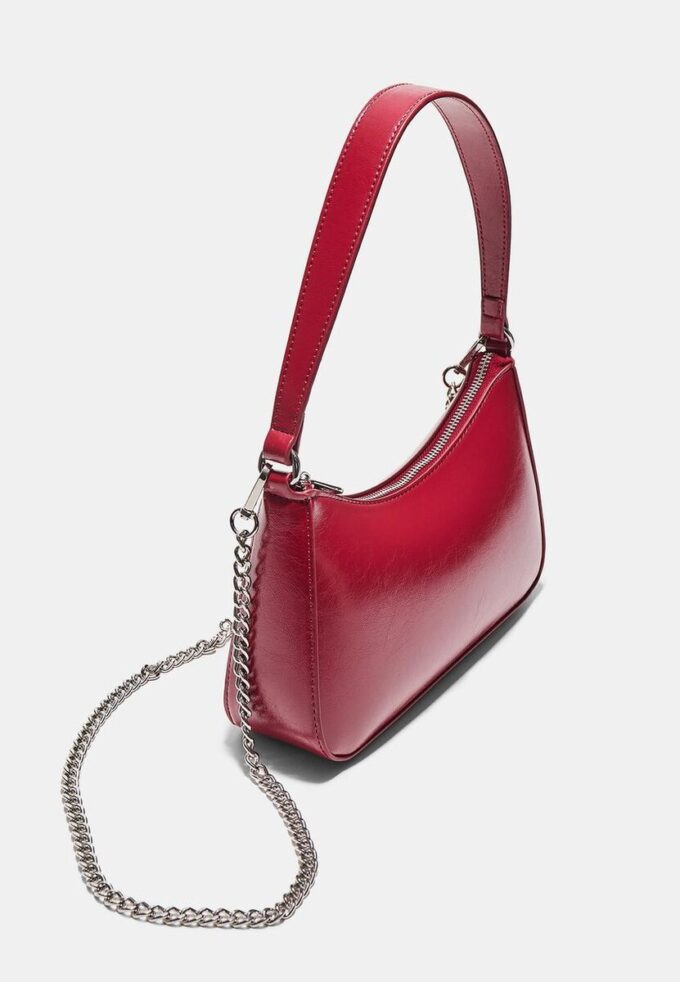 Borsa a tracolla con catena lunga Borsa a tracolla con catena lunga