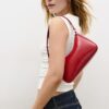 Borsa a tracolla con catena lunga Borsa a tracolla con catena lunga
