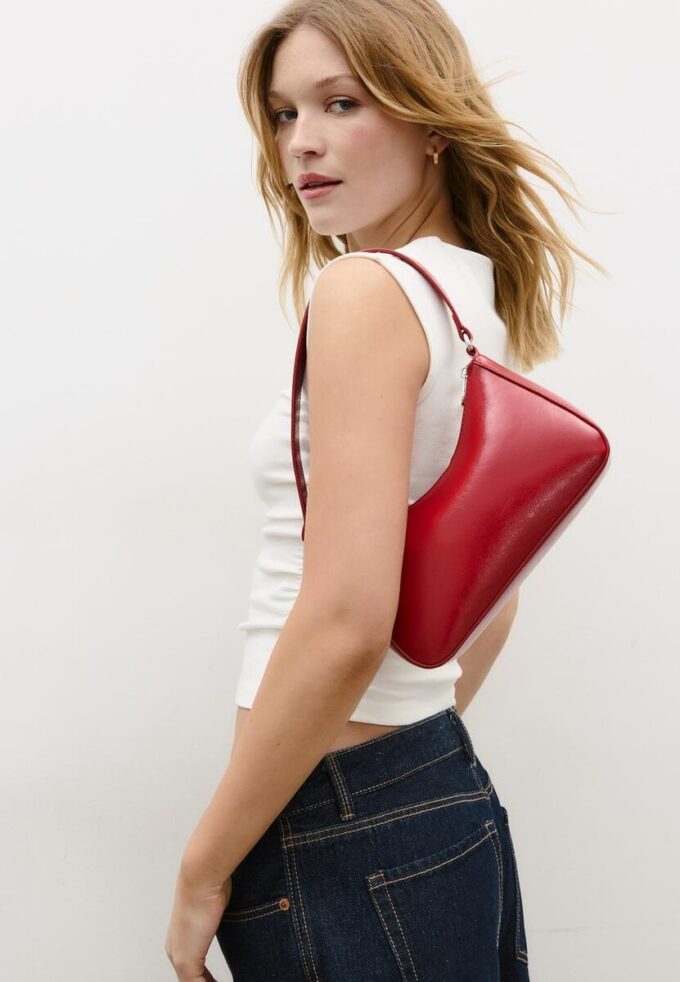 Borsa a tracolla con catena lunga Borsa a tracolla con catena lunga