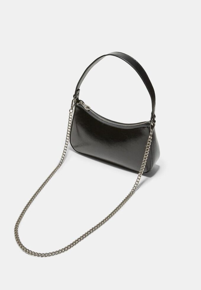 Borsa a tracolla con catena lunga