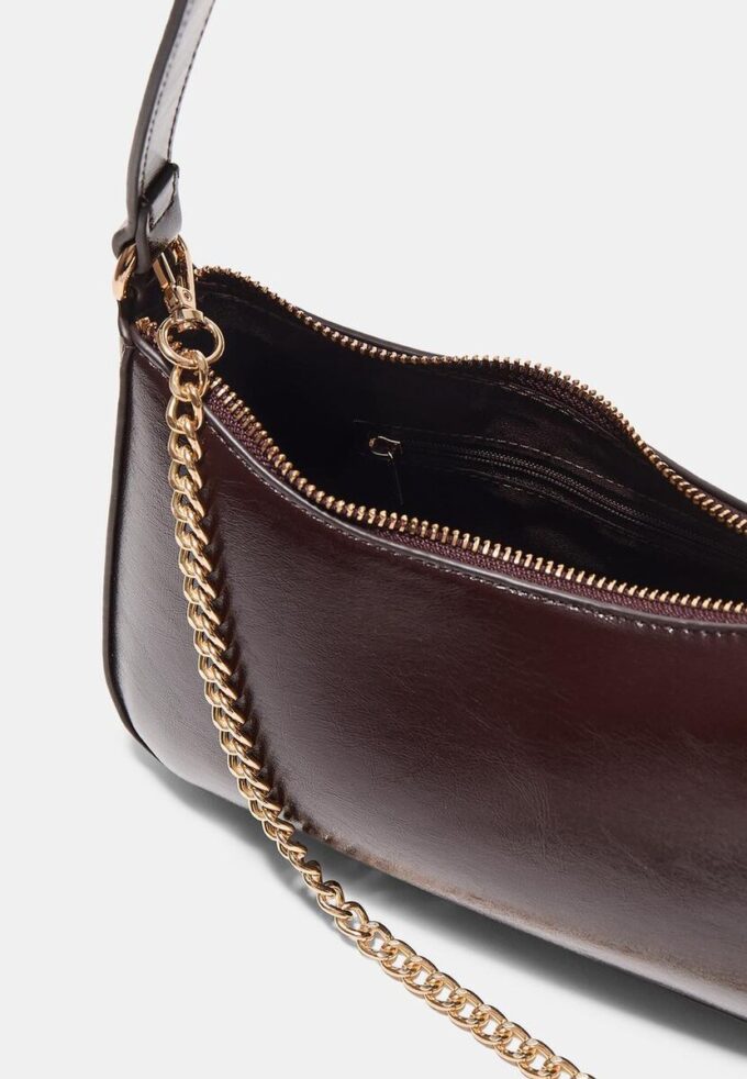 Borsa a tracolla con catena lunga Borsa a tracolla con catena lunga
