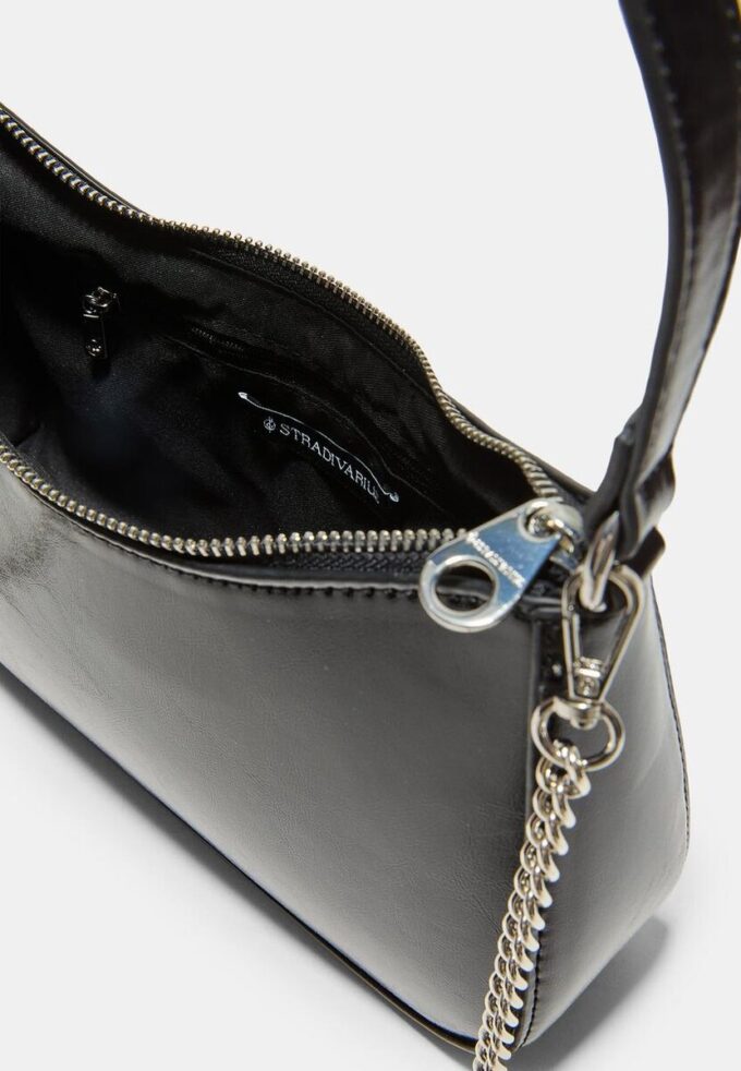 Borsa a tracolla con catena lunga