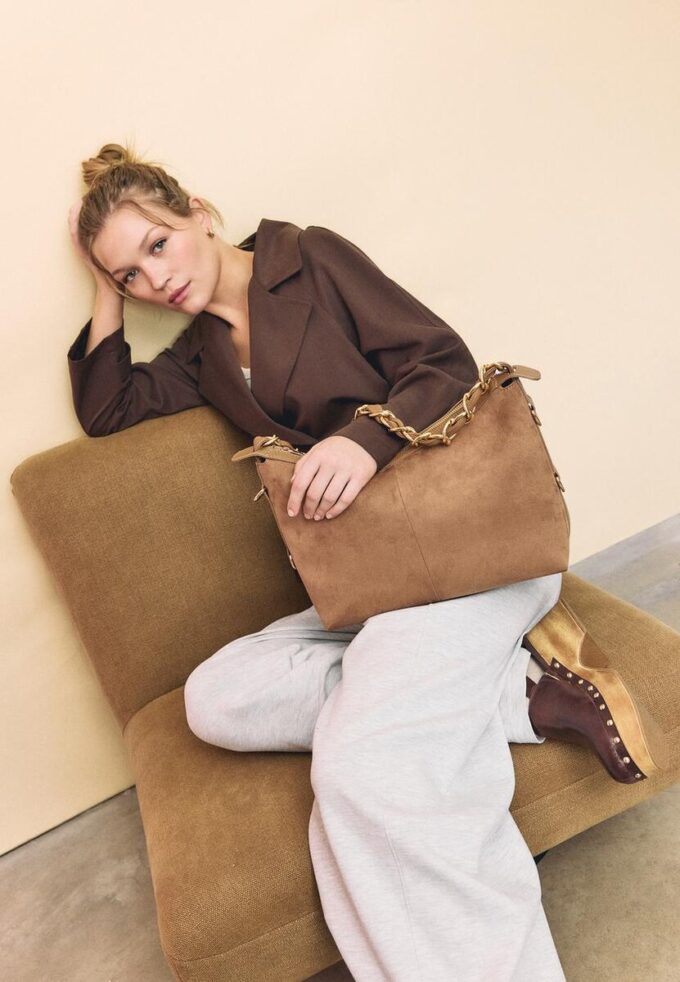 Borsa a tracolla con dettaglio a catena Borsa a tracolla con dettaglio a catena