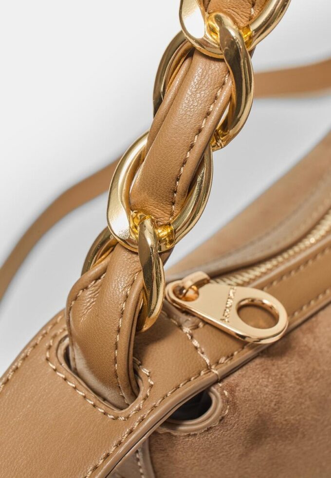 Borsa a tracolla con dettaglio a catena Borsa a tracolla con dettaglio a catena