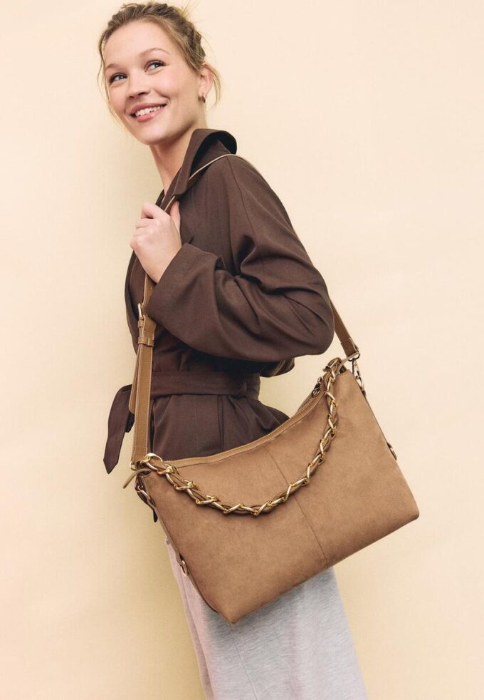 Borsa a tracolla con dettaglio a catena Borsa a tracolla con dettaglio a catena