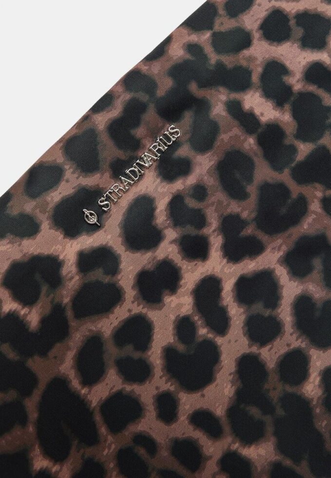 Borsa da toilette con stampa leopardata e cerniera