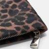 Borsa da toilette con stampa leopardata e cerniera