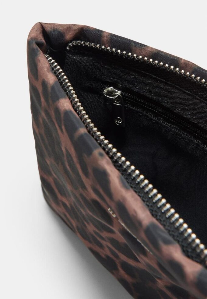 Borsa da toilette con stampa leopardata e cerniera