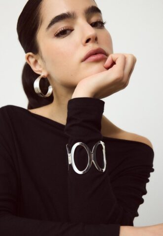 Bracciale rigido circolare