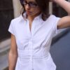 Camicia a maniche corte con cucitura sotto il seno Camicia a maniche corte con cucitura sotto il seno