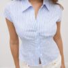 Camicia a maniche corte con cucitura sotto il seno Camicia a maniche corte con cucitura sotto il seno