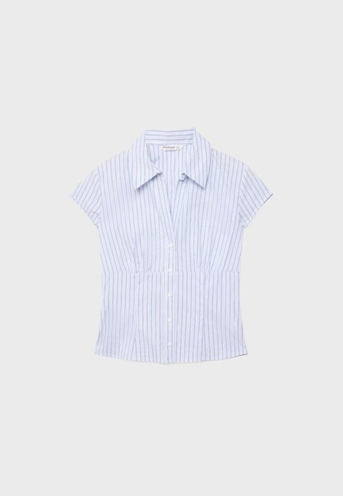 Camicia a maniche corte con cucitura sotto il seno Camicia a maniche corte con cucitura sotto il seno