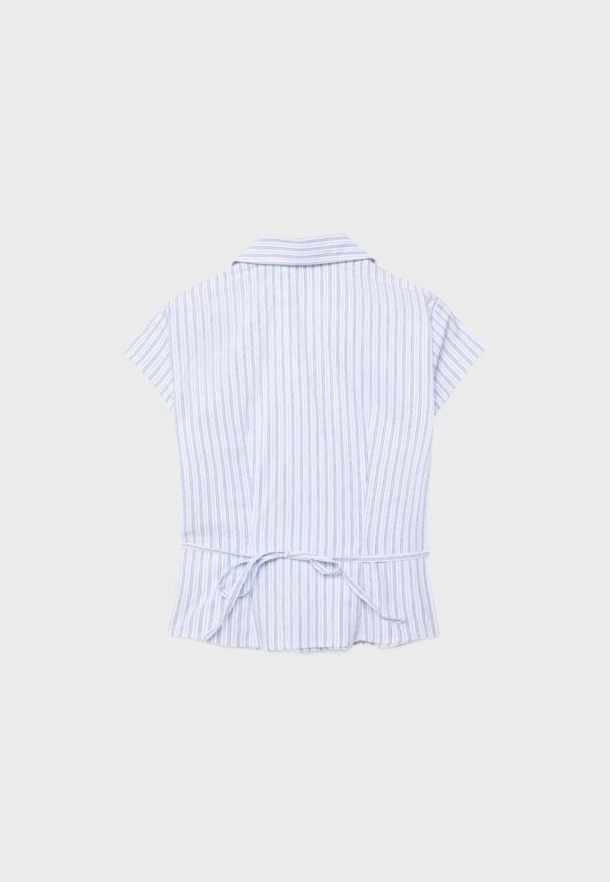 Camicia a maniche corte con cucitura sotto il seno Camicia a maniche corte con cucitura sotto il seno