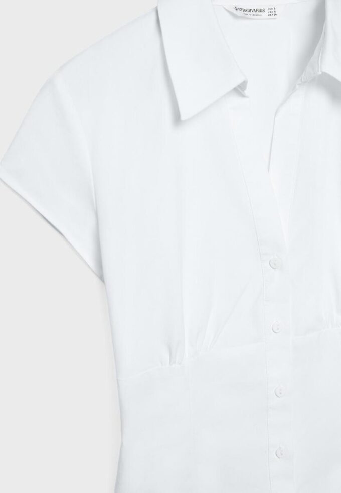 Camicia a maniche corte con cucitura sotto il seno Camicia a maniche corte con cucitura sotto il seno