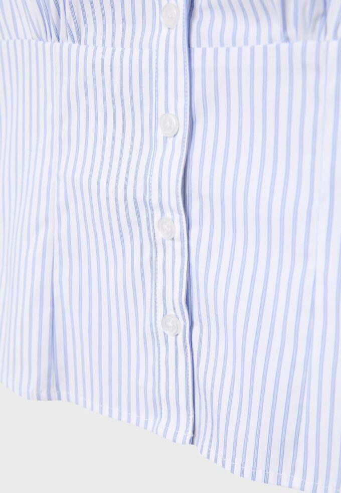 Camicia aderente a maniche corte in pantaloncini