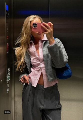 Camicia aderente con cucitura sotto il seno