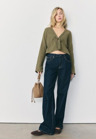 Camicia aperta con borchie