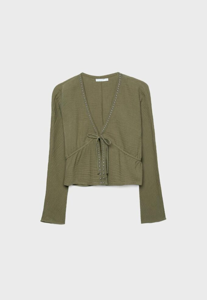 Camicia aperta con borchie Camicia aperta con borchie