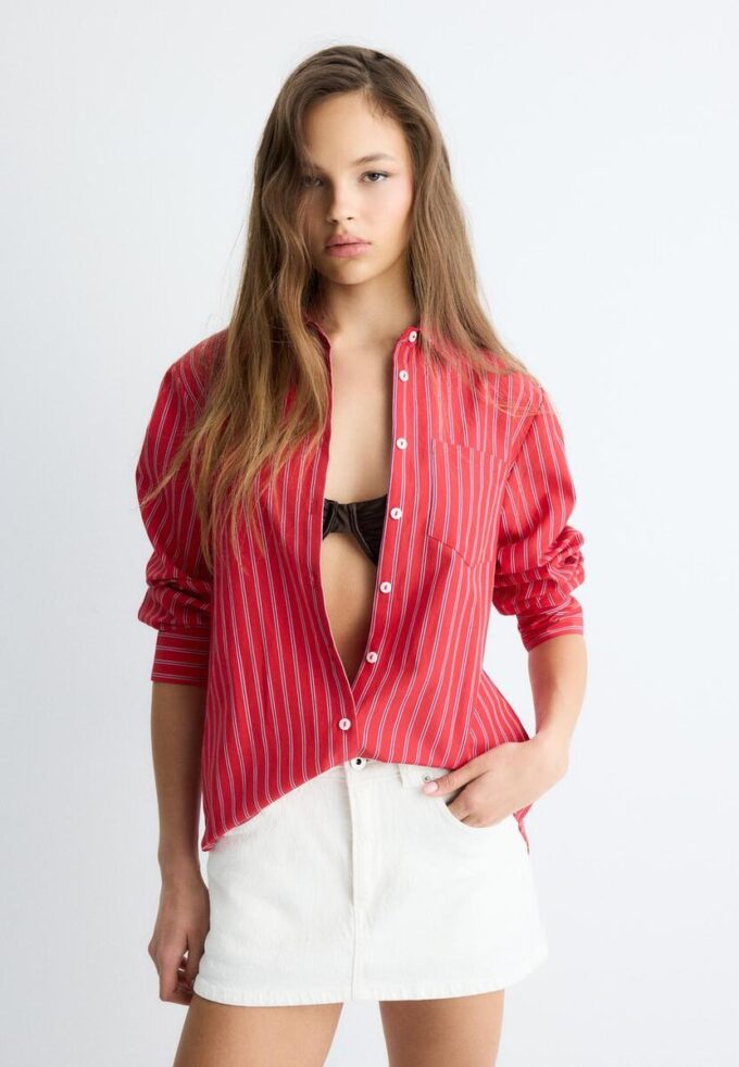 Camicia basic a righe in popeline con tasca Camicia basic a righe in popeline con tasca