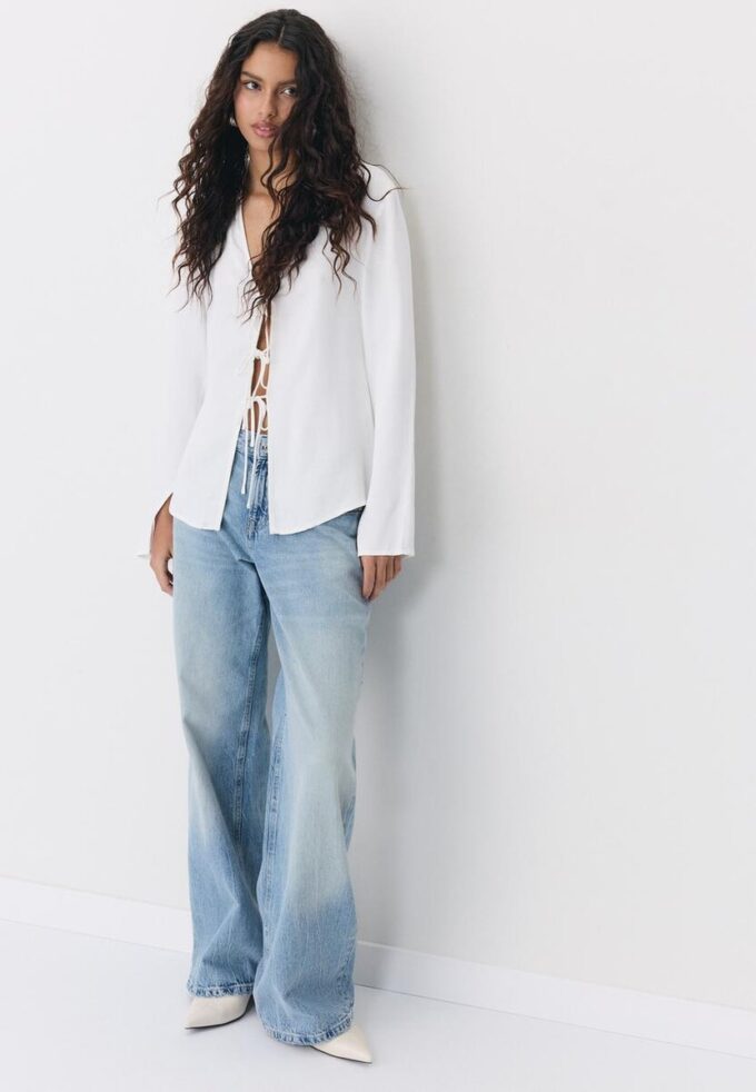 Camicia in raso con lacci