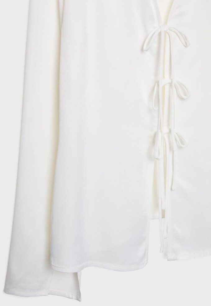 Camicia in raso con lacci