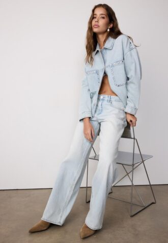 Camicia oversize in denim corta con borchie