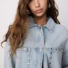 Camicia oversize in denim corta con borchie