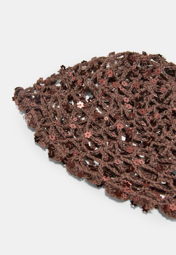 Cappellino con fiore in paillettes Cappellino con fiore in paillettes
