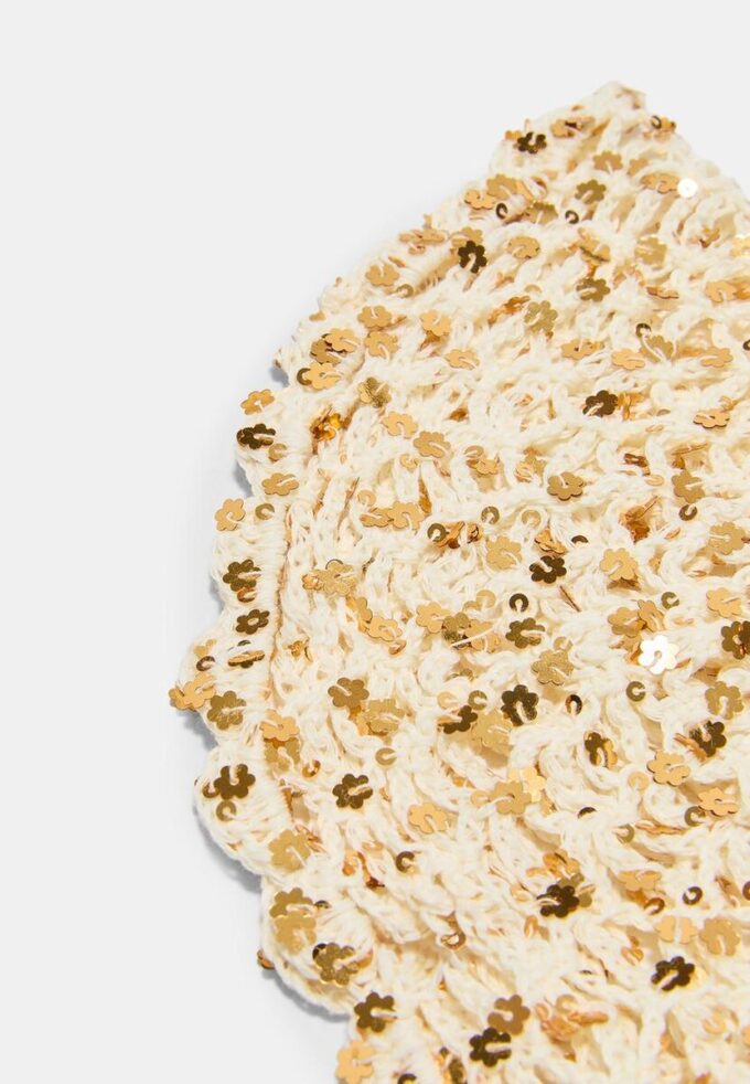 Cappellino con fiore in paillettes