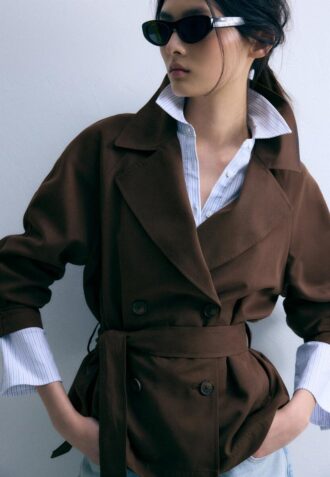 Cappotto corto e fluido con cintura