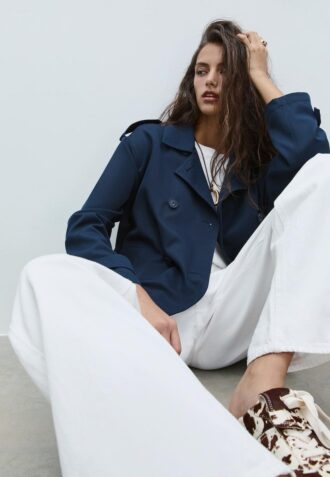 Cappotto corto e fluido con cintura