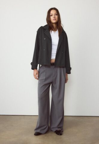 Cappotto corto e fluido con cintura