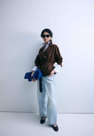 Cappotto corto e fluido con cintura