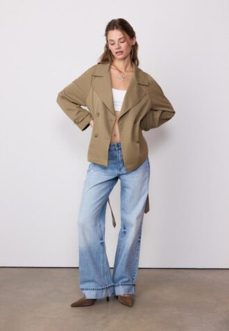 Cappotto corto e fluido con cintura