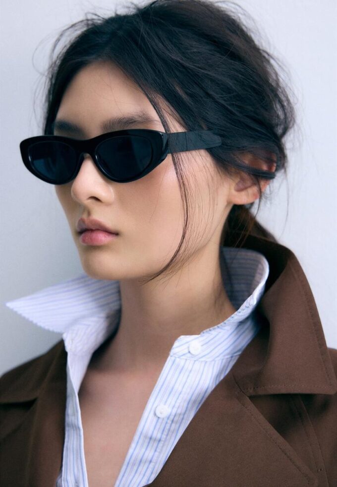 Cappotto corto e fluido con cintura Cappotto corto e fluido con cintura